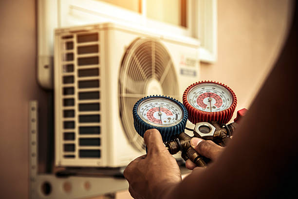 Professional Hvac technician working in Holmesville, OH
